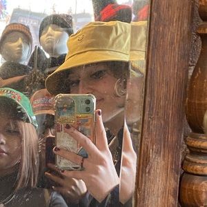 Meet your Posher, Maeve